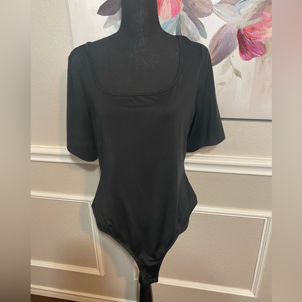Black Fitted Bodysuit with Short Sleeves || Size 2XL (16) - Picture 4 of 13